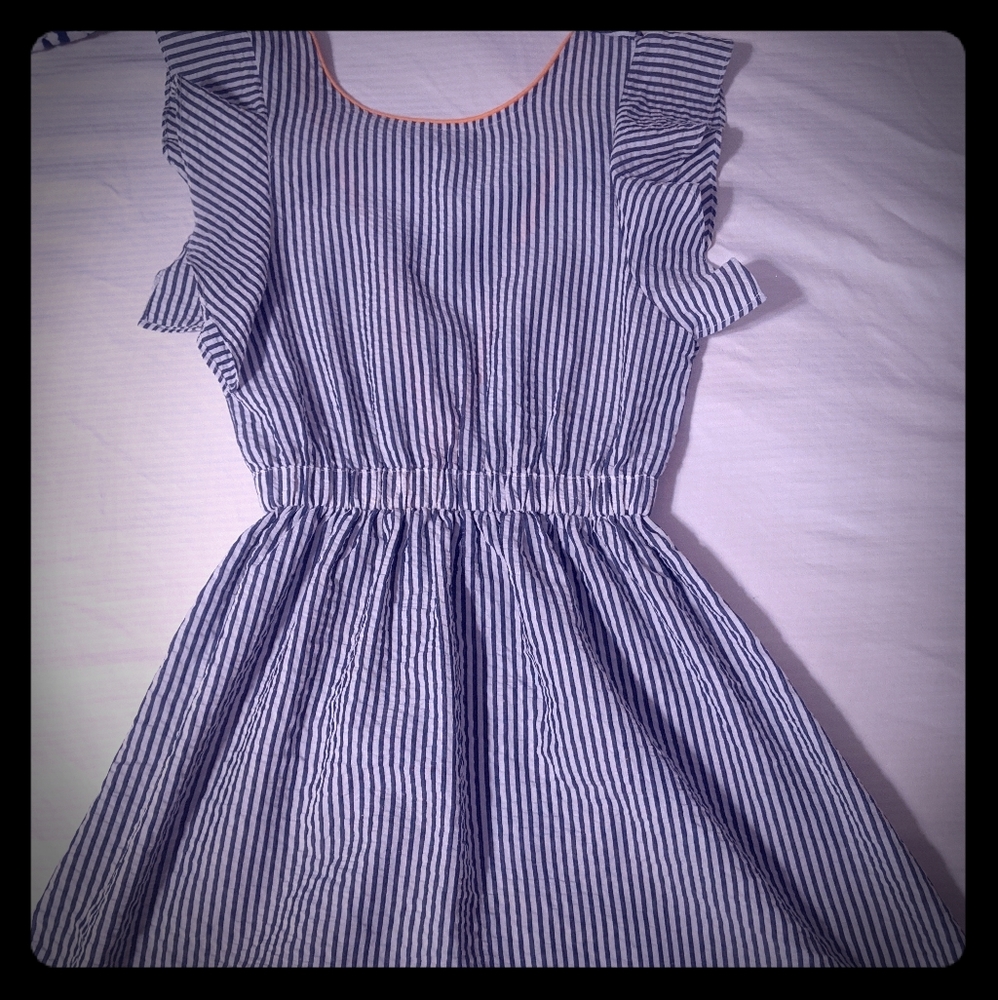 Seersucker V-back dress